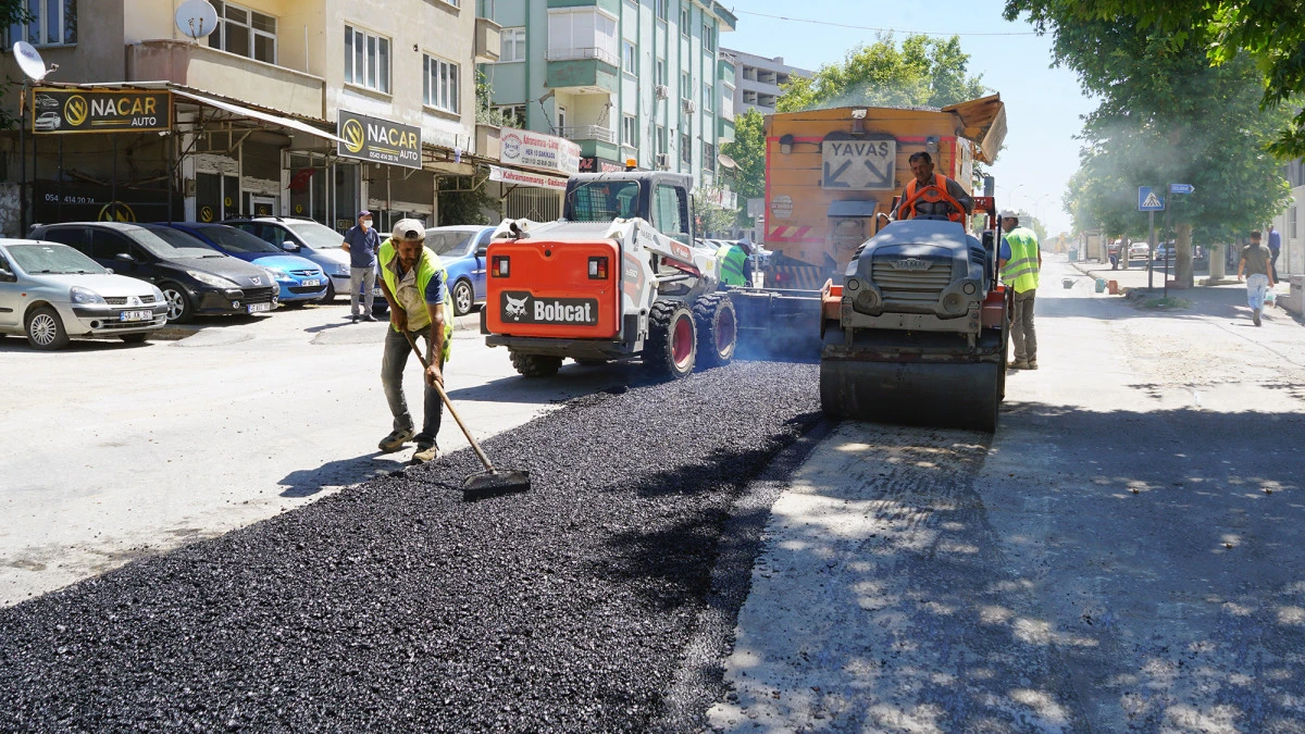 KASKİ Yol Sorunlarına Neşter Vuruyor: Cahit Zarifoğlu Caddesi’nde Asfalt Atağı