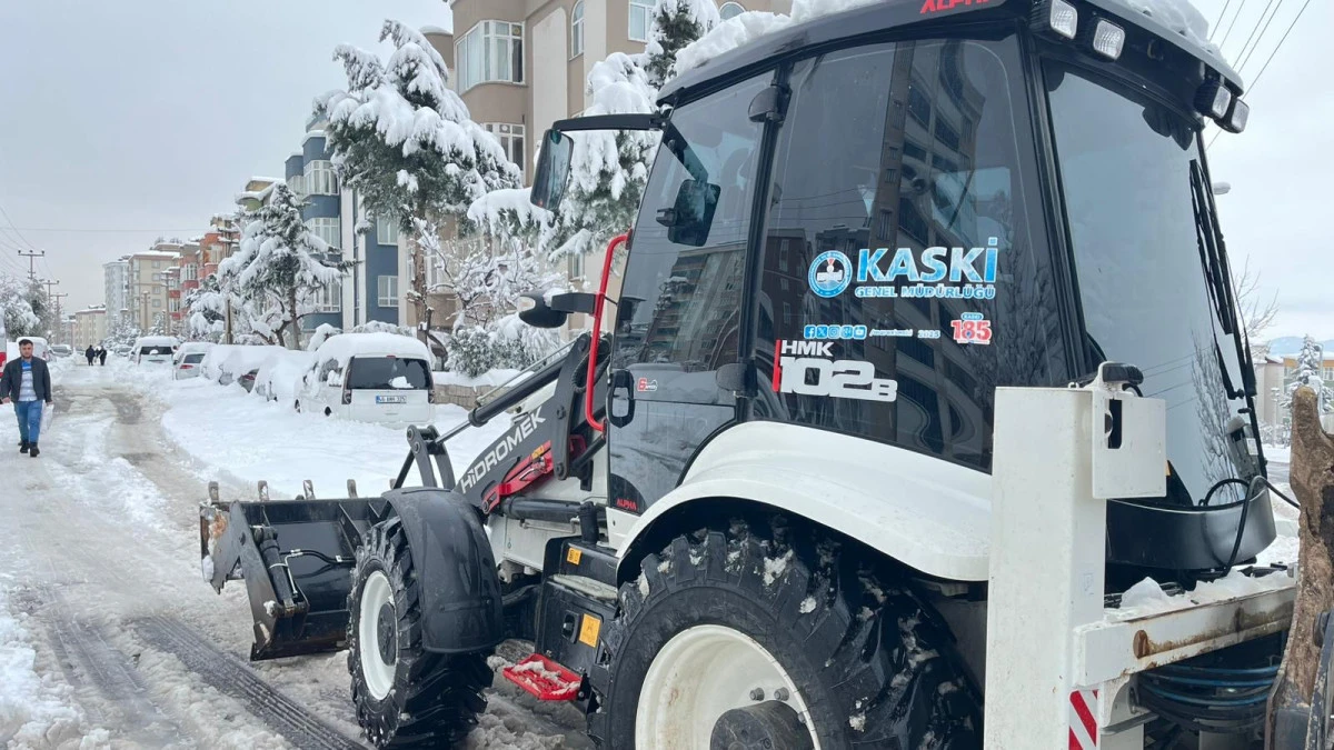 KASKİ&rsquo;den Karla M&uuml;cadeleye G&uuml;&ccedil;l&uuml; Destek