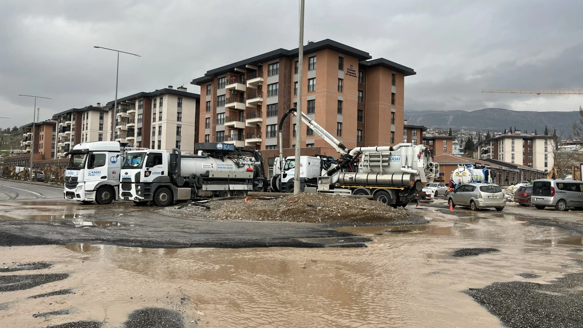 KASKİ&rsquo;den sağanak yağış &ouml;ncesi yoğun mesai