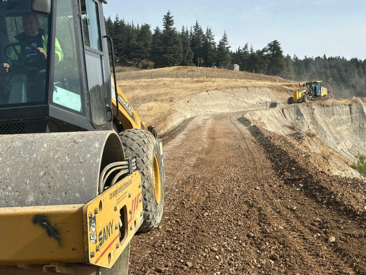 Kazanlıpınar’da Yol Hazırlığı Hızlandı: Sathi Kaplama Öncesi Zemin Güçlendiriliyor