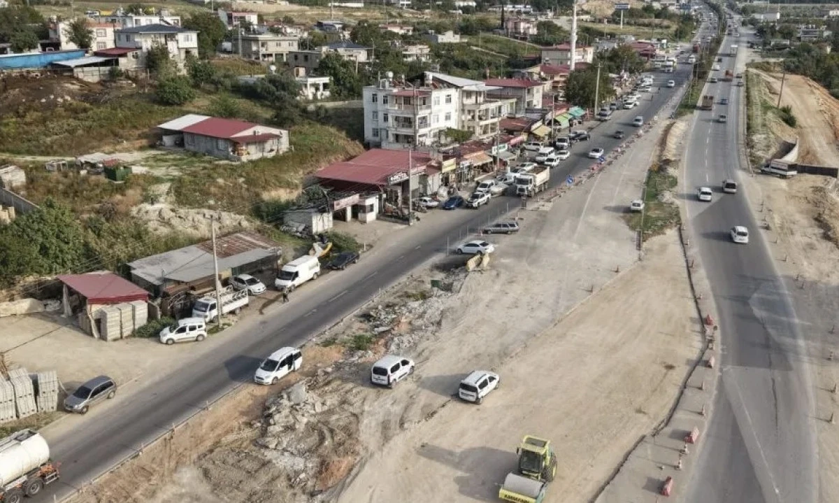 Kılavuzlu&rsquo;da yol genişletme hazırlığı: Ka&ccedil;ak &ccedil;ıkmalar kaldırılacak
