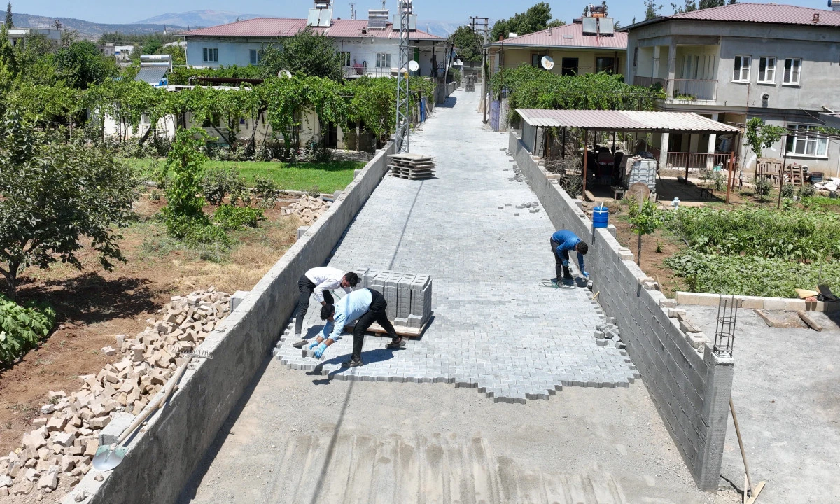 Kılılı Mahallesi Z&uuml;lfikar Sokak'ta Parke Taşı D&ouml;şeme &Ccedil;alışmaları S&uuml;r&uuml;yor