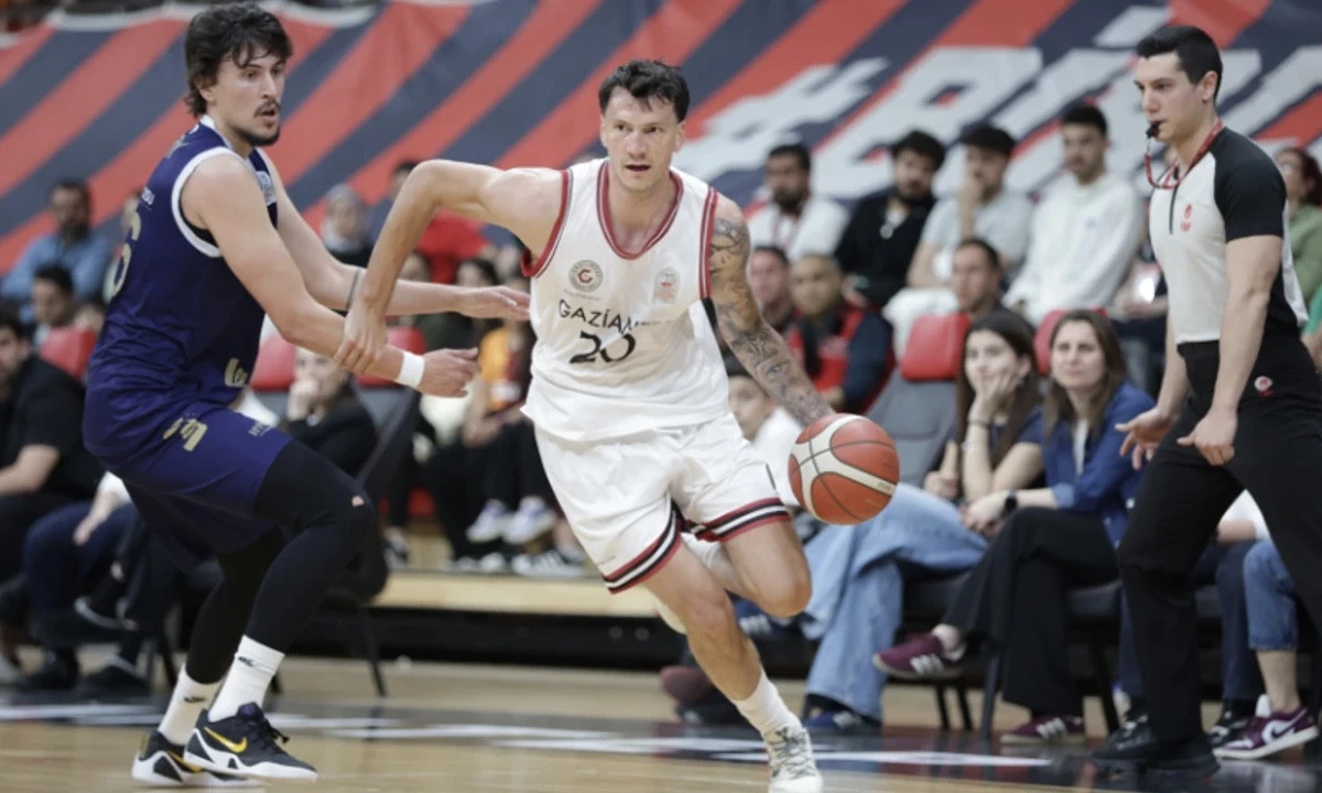 Kipaş İstiklal Basketbol Deplasmanda G&uuml;ld&uuml;: Seride 1-0 &Ouml;nde
