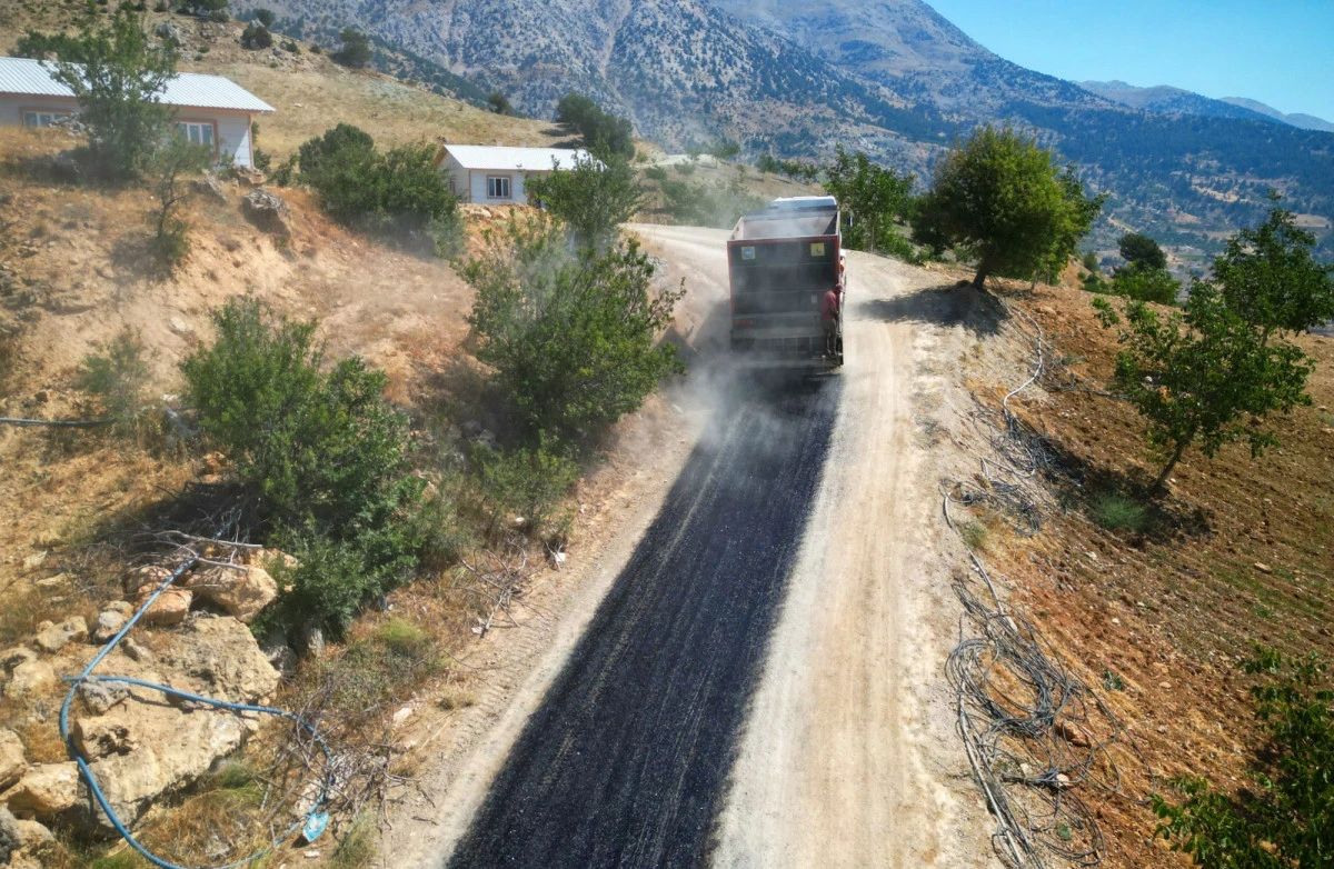 Kırsal Mahallelerde Yol Konforu Artıyor: Yeni Araçlar Hizmete Girdi