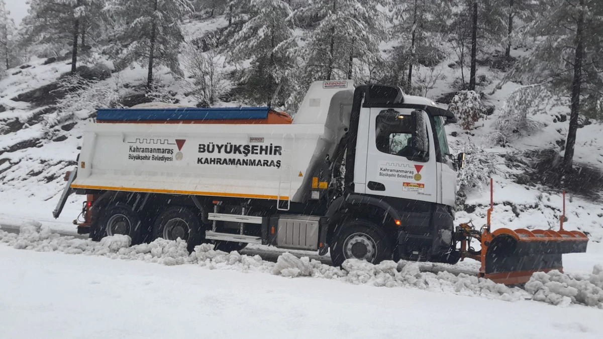 Kırsalda Kar Seferberliği; B&uuml;y&uuml;kşehir Ekipleri 7/24 Sahada