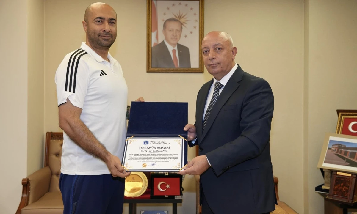 Kİ&Uuml;&rsquo;ye Milli Gurur: &Ouml;ğr. G&ouml;r. Harun Jira&rsquo;nın G&ouml;rev Aldığı U16 &Ccedil;im Hokeyi Milli Takımı Avrupa Şampiyonu Oldu!