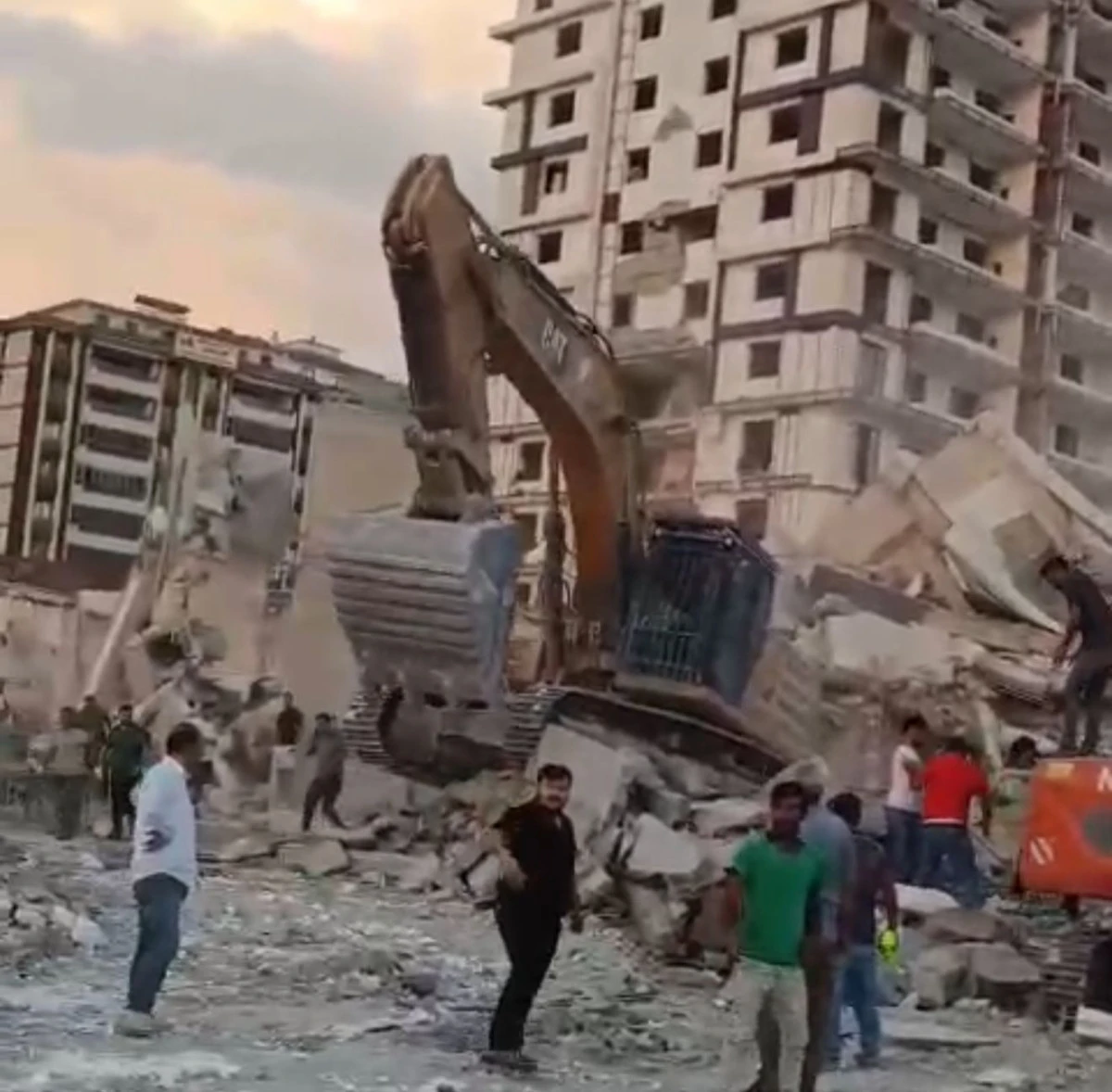 Kız yurdunun yıkımında göçük altında kalan operatörden kahreden haber