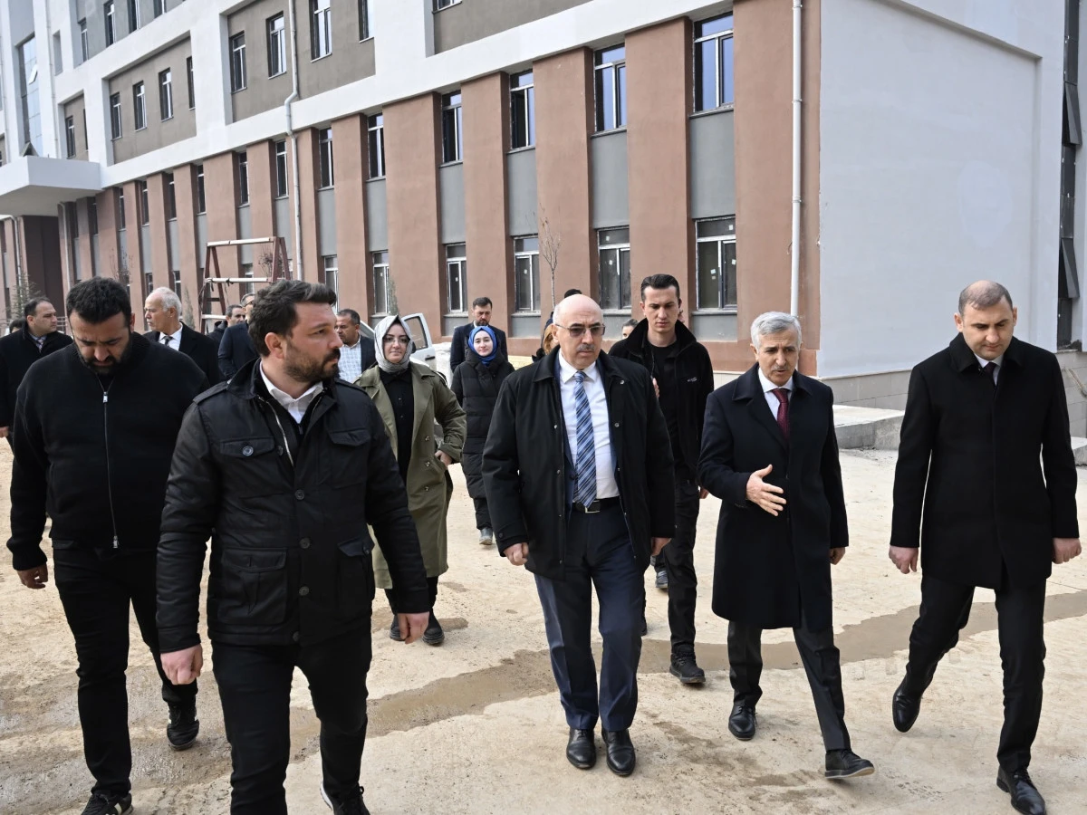 KS&Uuml; Avşar Yerleşkesinde 3 Bin Kişilik Yeni Yurt Projesinde Sona Gelindi