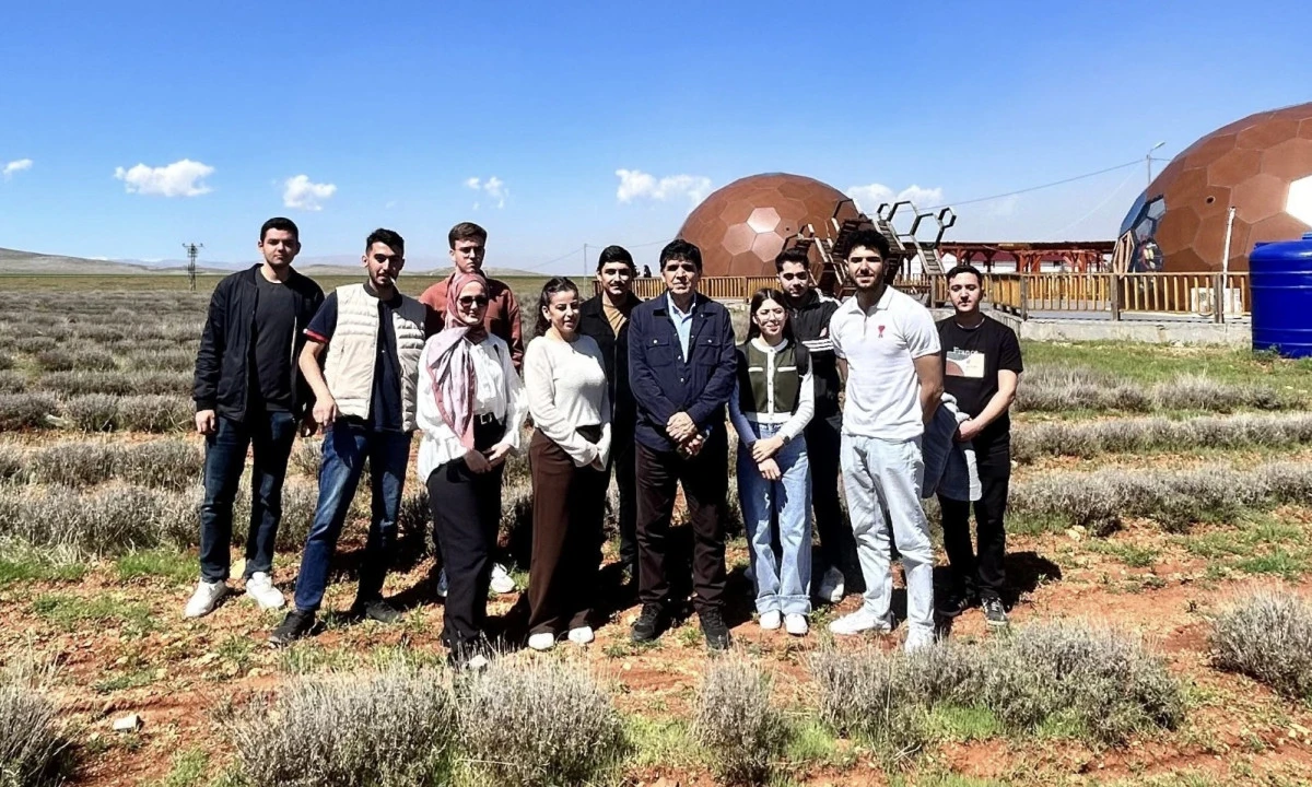 KS&Uuml; Orman Fak&uuml;ltesi &Ouml;ğrencilerinden Lavanta Tesisi ve &Uuml;retim Alanlarına Teknik Gezi