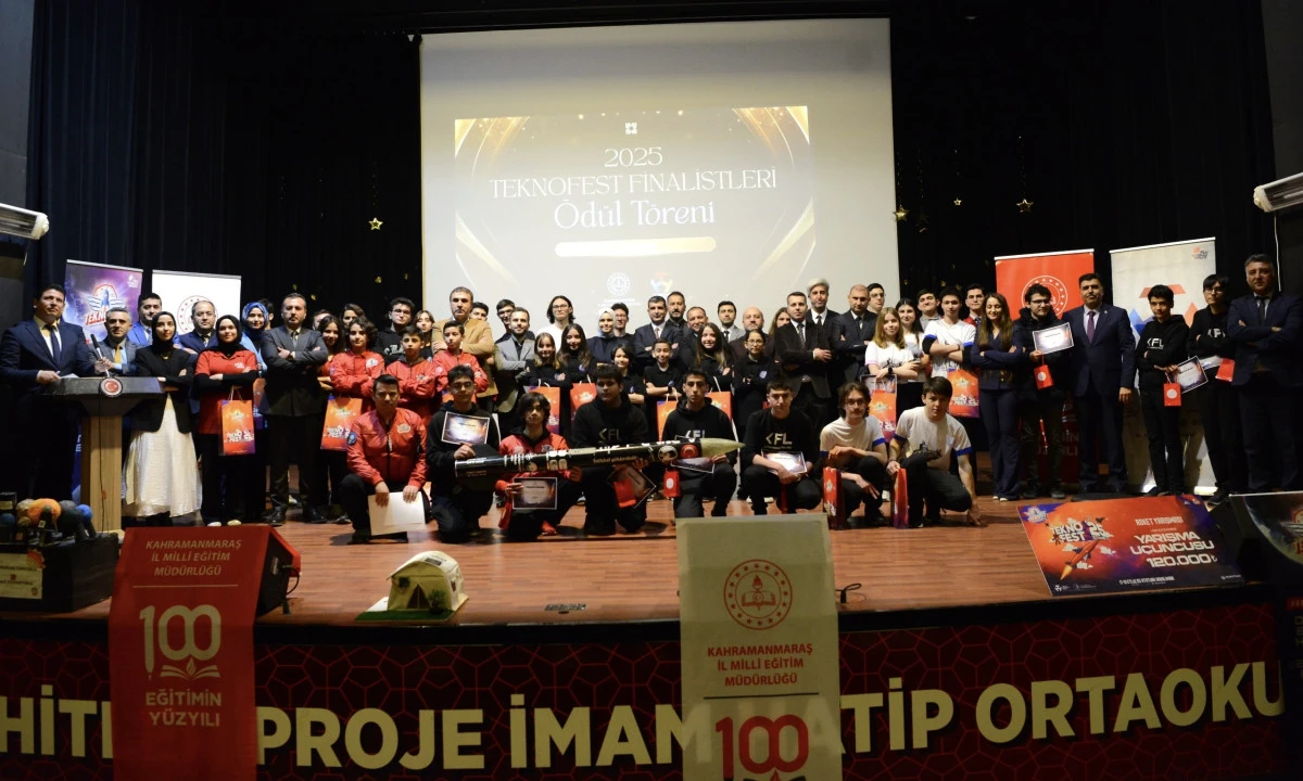 KS&Uuml; Y&ouml;netimi TEKNOFEST Başarısını Paylaşan &Ouml;ğrencilerin &Ouml;d&uuml;l T&ouml;renine Katıldı