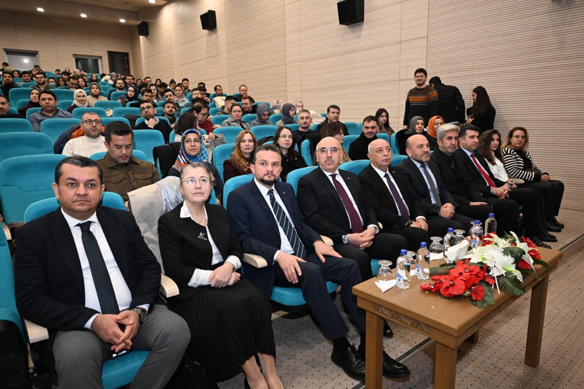 KS&Uuml;&rsquo;de 21. Y&uuml;zyıl Gen&ccedil;lik Yetkinlikleri ve Sivil Toplum &Ccedil;alışmaları Konferansı D&uuml;zenlendi