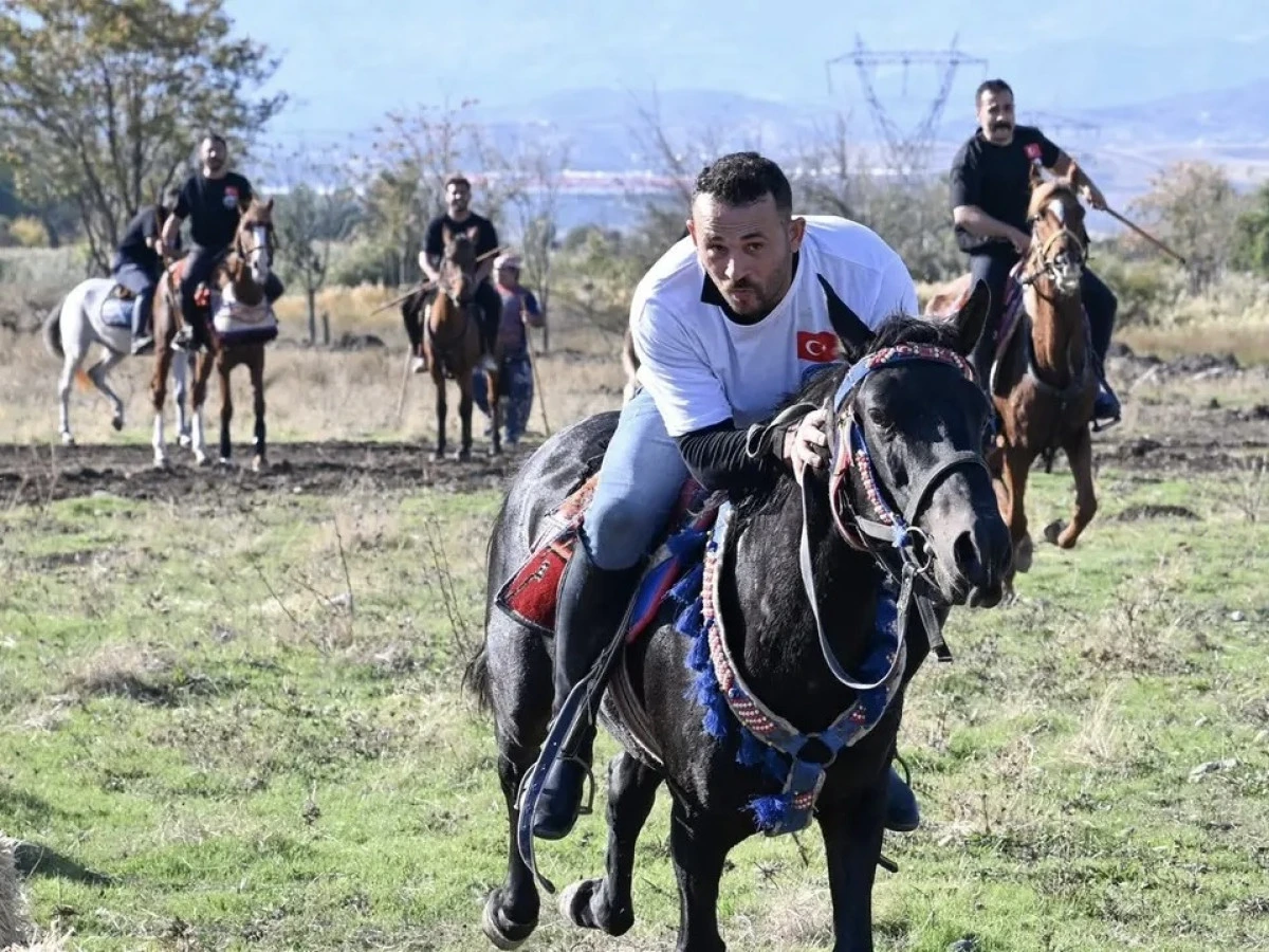 KSÜ’de Cumhuriyet Bayramı Coşkusuyla Geleneksel Spor Etkinlikleri Düzenlendi