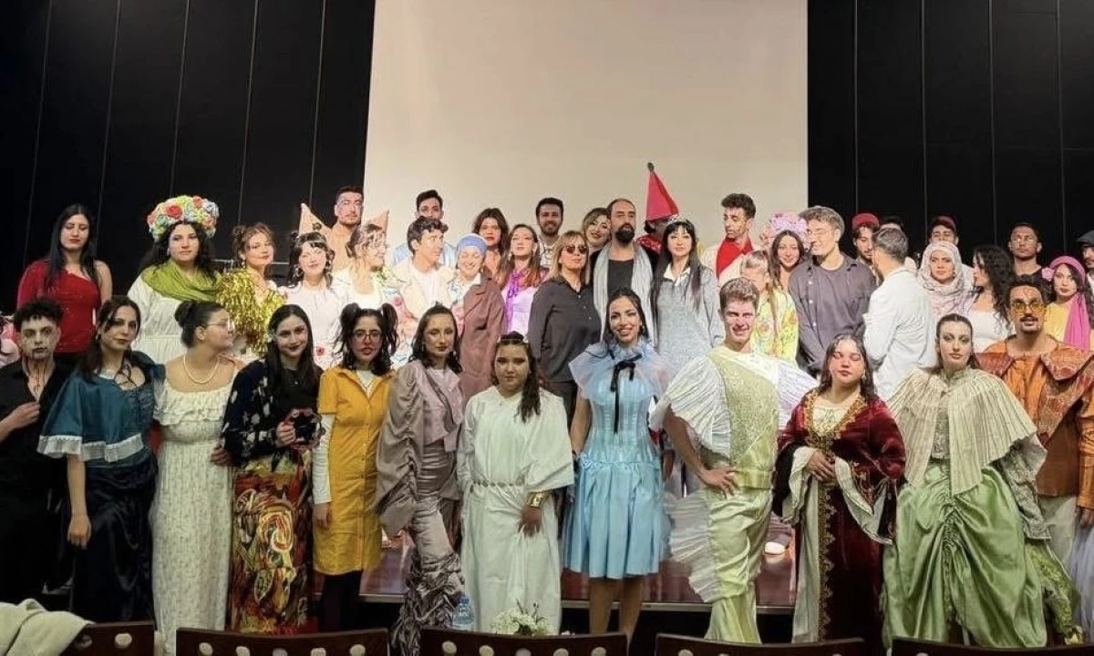 KS&Uuml;&rsquo;de D&uuml;nya Tiyatrolar G&uuml;n&uuml; Coşkusu: Sanat Kamp&uuml;se Taştı