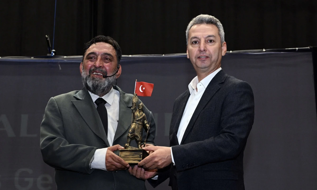 KS&Uuml;&rsquo;de &ldquo;Firavunla Y&uuml;z Y&uuml;ze&rdquo; Adlı Tiyatro Oyunu Sahnelendi