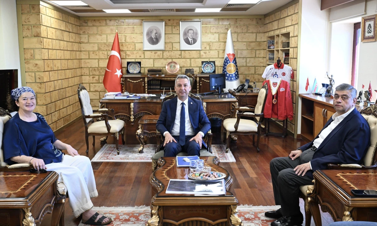 KS&Uuml;&rsquo;de Tekstil ve Moda Alanında İş Birliği Toplantısı D&uuml;zenlendi