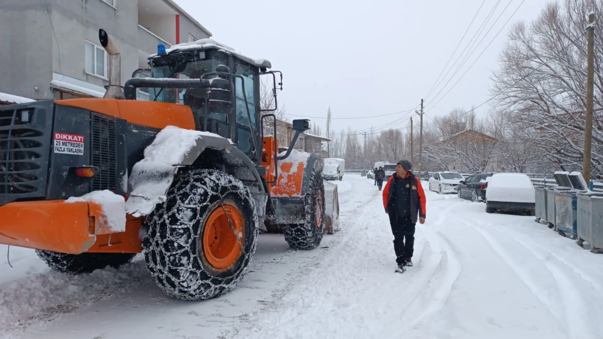 Kuzey İl&ccedil;elerde Karla M&uuml;cadele Aralıksız S&uuml;r&uuml;yor