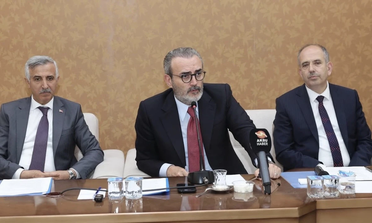 Mahir &Uuml;nal&rsquo;dan Eğitime Destek Platformu Toplantısına Teşekk&uuml;r