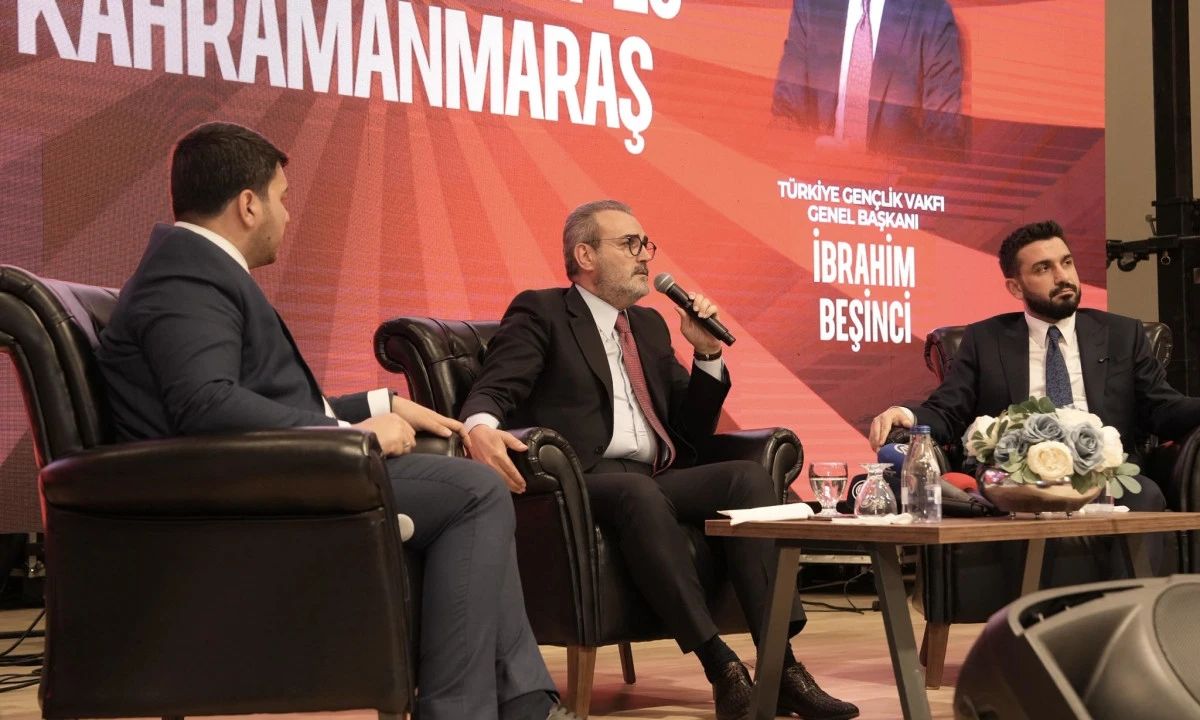 Mahir &Uuml;nal&rsquo;ile Kİ&Uuml;&rsquo;de Gen&ccedil;lik, Bilgi ve Tecr&uuml;be Buluşması