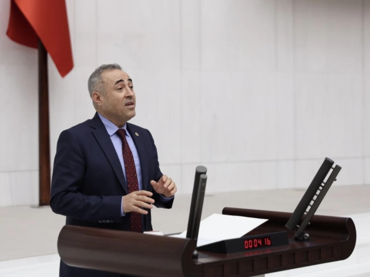 Maraş’ta Ne Hastane Var Ne Uçuş! Ama Dondurma Kesimine Gelince Herkes Orada!