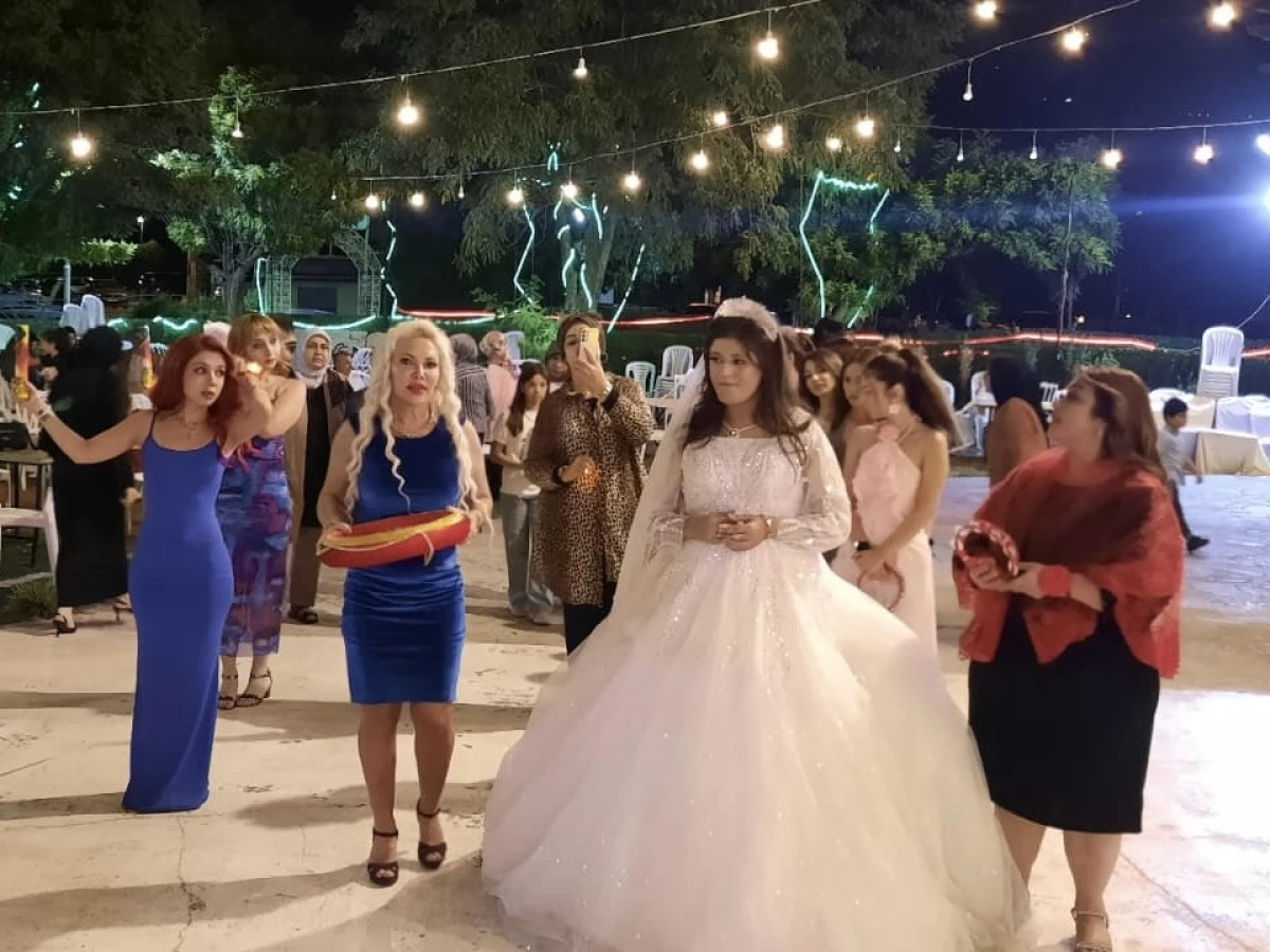 Mavi Kadınlar’dan Unutulmaz Düğün! Ayşenur’un Hayali Gerçek Oldu