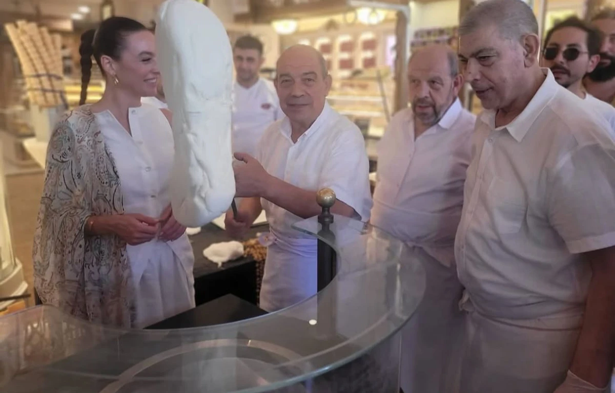 Melis Sezen, MADO’nun dondurma şovuna konuk oldu