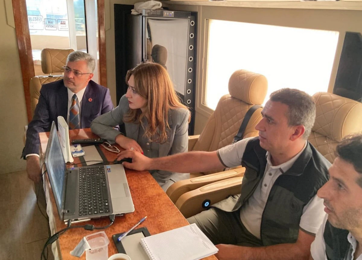 MHP’ den Orman yangınları sonrası bölgeye çıkarma: Dora ve Metehan sahada incelemelerde bulundu