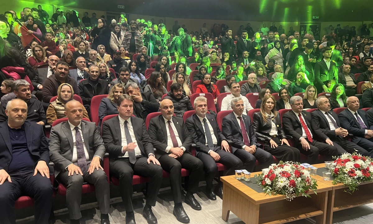 MHP&rsquo;den 12 Şubat&rsquo;a yakışan muhteşem gece: Ali Kınık Kahramanmaraş&rsquo;ta salonu salladı