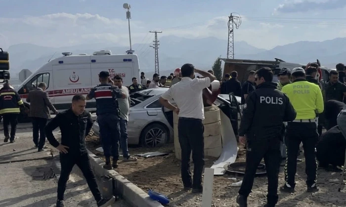 MHP&rsquo;li Milletvekili Karako&ccedil;&rsquo;un Yaralandığı Kazada 1 Kişi Hayatını Kaybetti