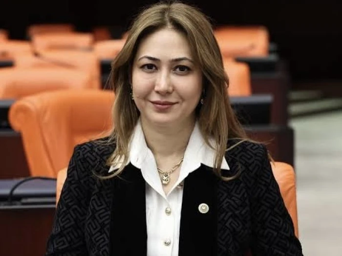 MHP’li Zuhal Karakoç’tan Meclis’te Duygusal Konuşma: “Yıkılan Duvarlardan Önce Ailelerimizi Onarmalıyız”