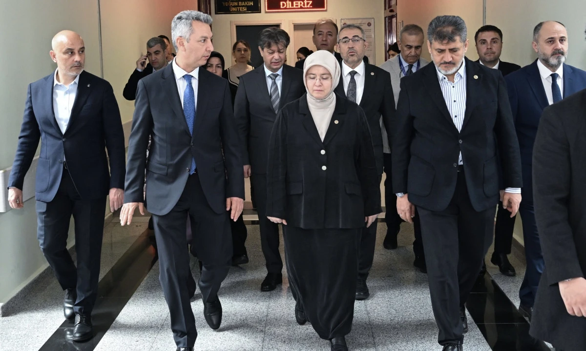 Milletvekillerinden Yaralı &Ouml;ğrencilere Ziyaret