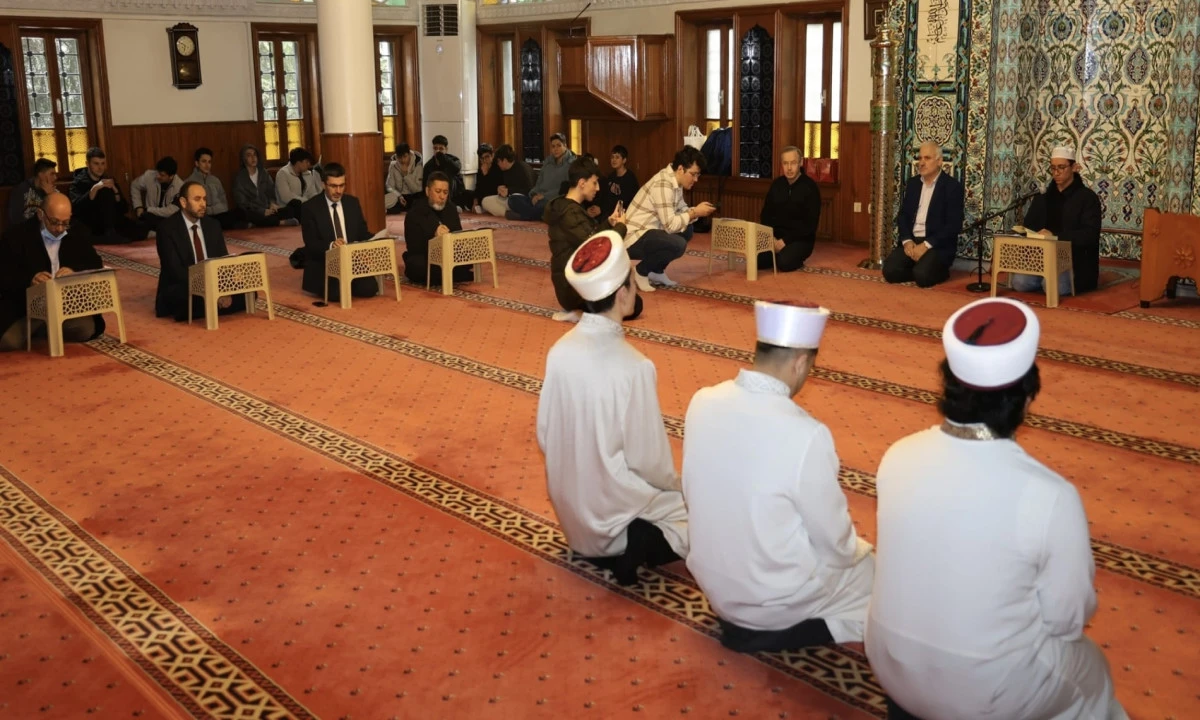 Milli Eğitim: Kur&rsquo;an ve Ezan Okuma Yarışmaları Dar Salonlara Sığdırmayın