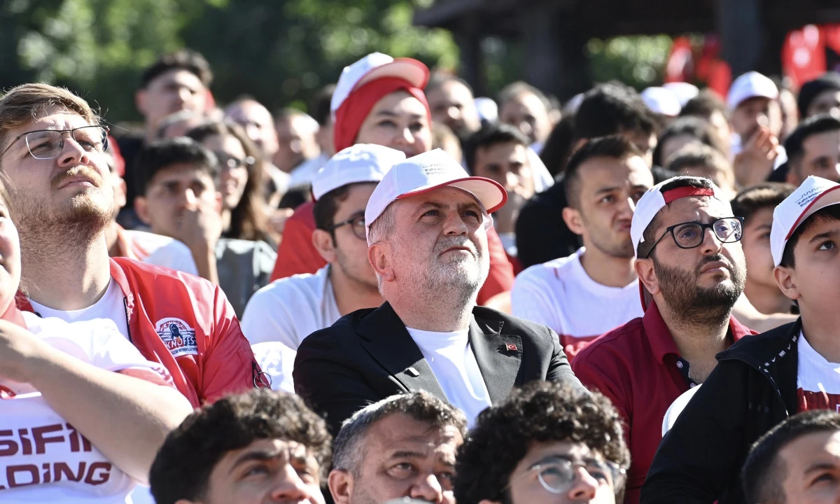 Milli Heyecan Dev Ekranda Yaşandı; D&uuml;nya Kupası Coşkusu Millet Bah&ccedil;esine Taştı