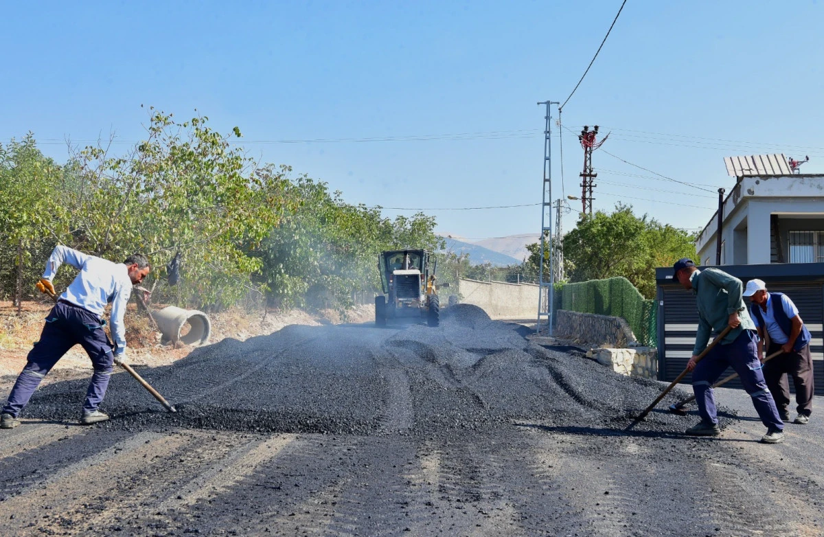 Modern ve Konforlu Yollar İçin Dulkadiroğlu’nda Asfalt Çalışmaları Hız Kesmeden Sürüyor