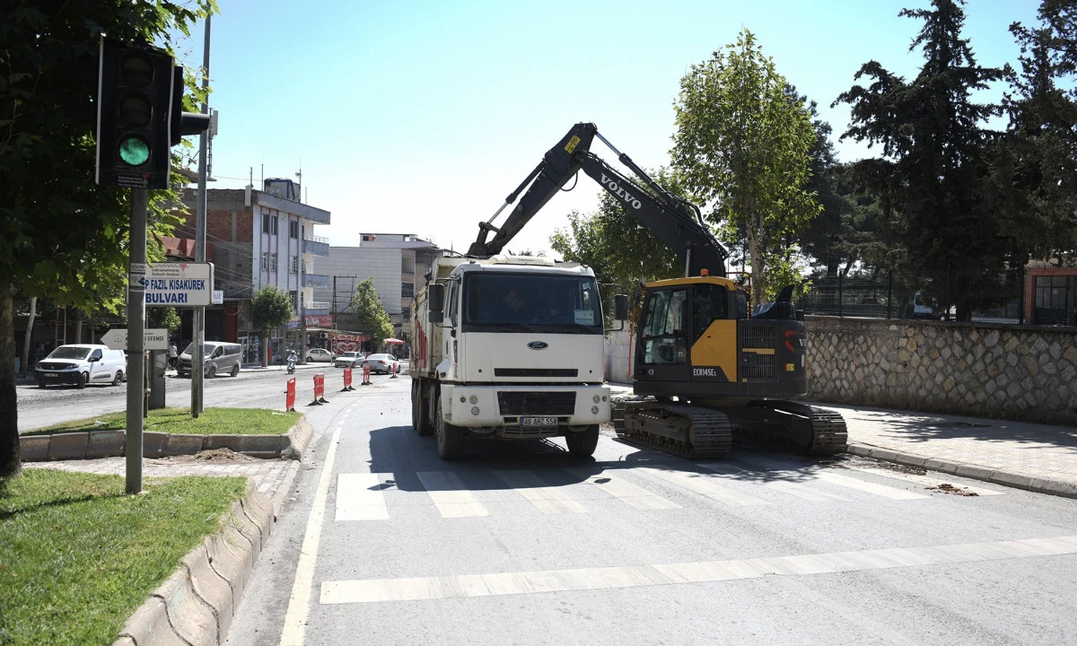 Necip Fazıl Kısak&uuml;rek Bulvarı&rsquo;nda Kapsamlı Altyapı D&ouml;n&uuml;ş&uuml;m&uuml;