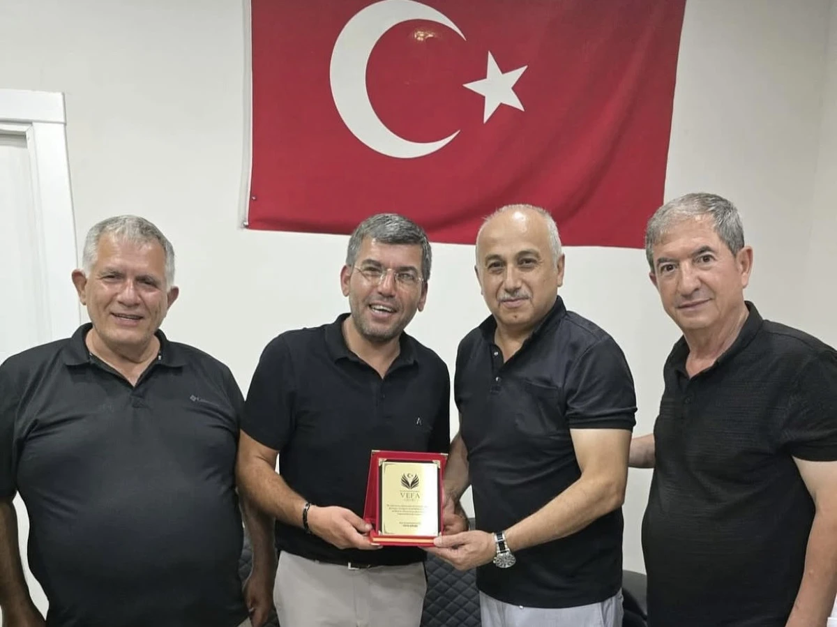 Necip Fazıl Muhtarı Zülküf Tufan’dan Anlamlı Buluşmalar: Vefa Grubu Bu Hafta İstiklalspor Başkanı Akarca’yı Ağırladı
