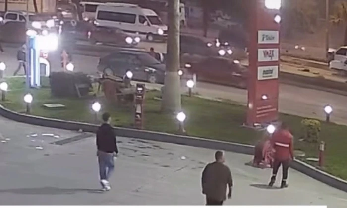 Önce Araçlara, Ardından Ağaca Çarptı: 1 Ölü, 1 Ağır Yaralı