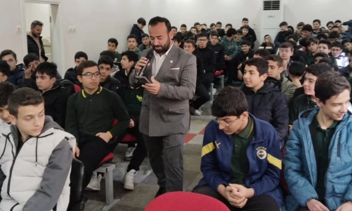 &Ouml;nder Başkanı Ali Sarıkaya&rsquo;dan &Ouml;ğrencilere &ldquo;Ramazan Ruhunu T&uuml;m Yıla Yaymak&rdquo; S&ouml;yleşisi