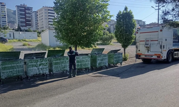 Onikişubat Belediyesi, 288 personel ve 65 ara&ccedil;tan oluşan g&uuml;&ccedil;l&uuml; ekiple sahada