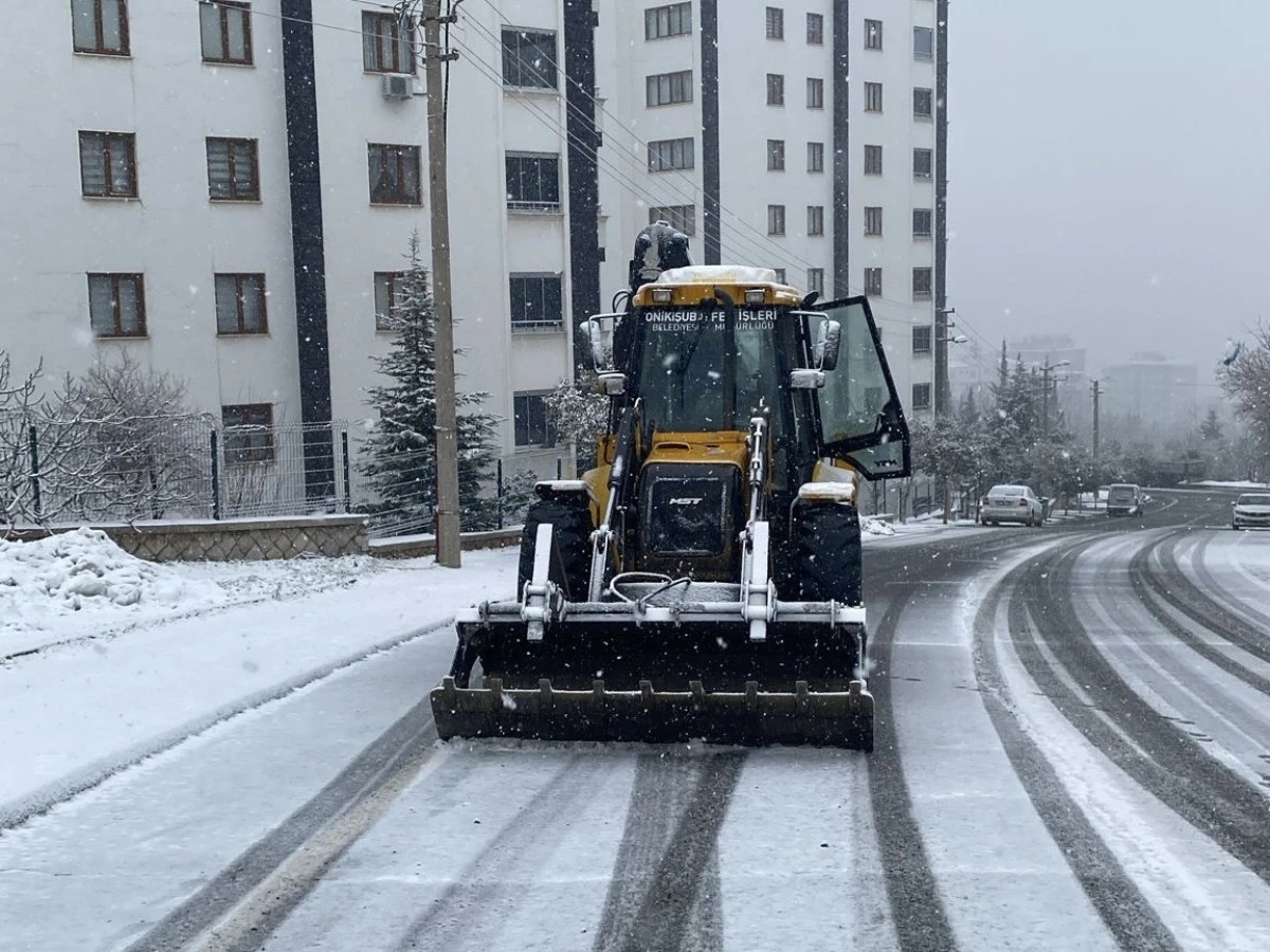 Onikişubat Belediyesi karla m&uuml;cadelede tam teyakkuzda