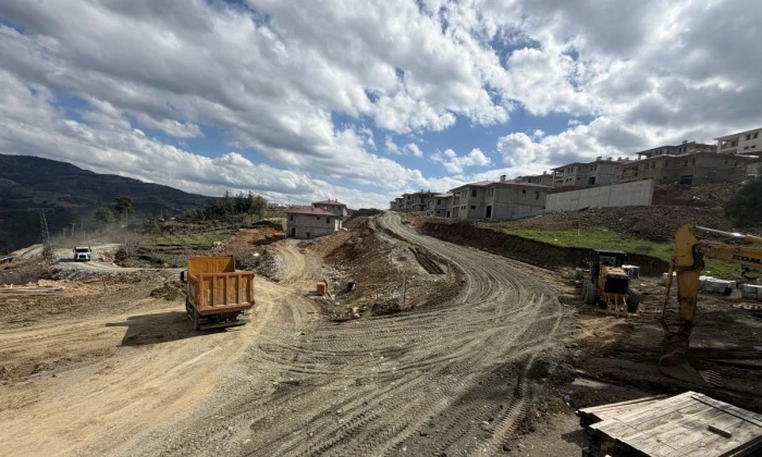 Onikişubat Belediyesi&rsquo;nden 11 kırsal mahallede ulaşım yatırımı seferberliği 