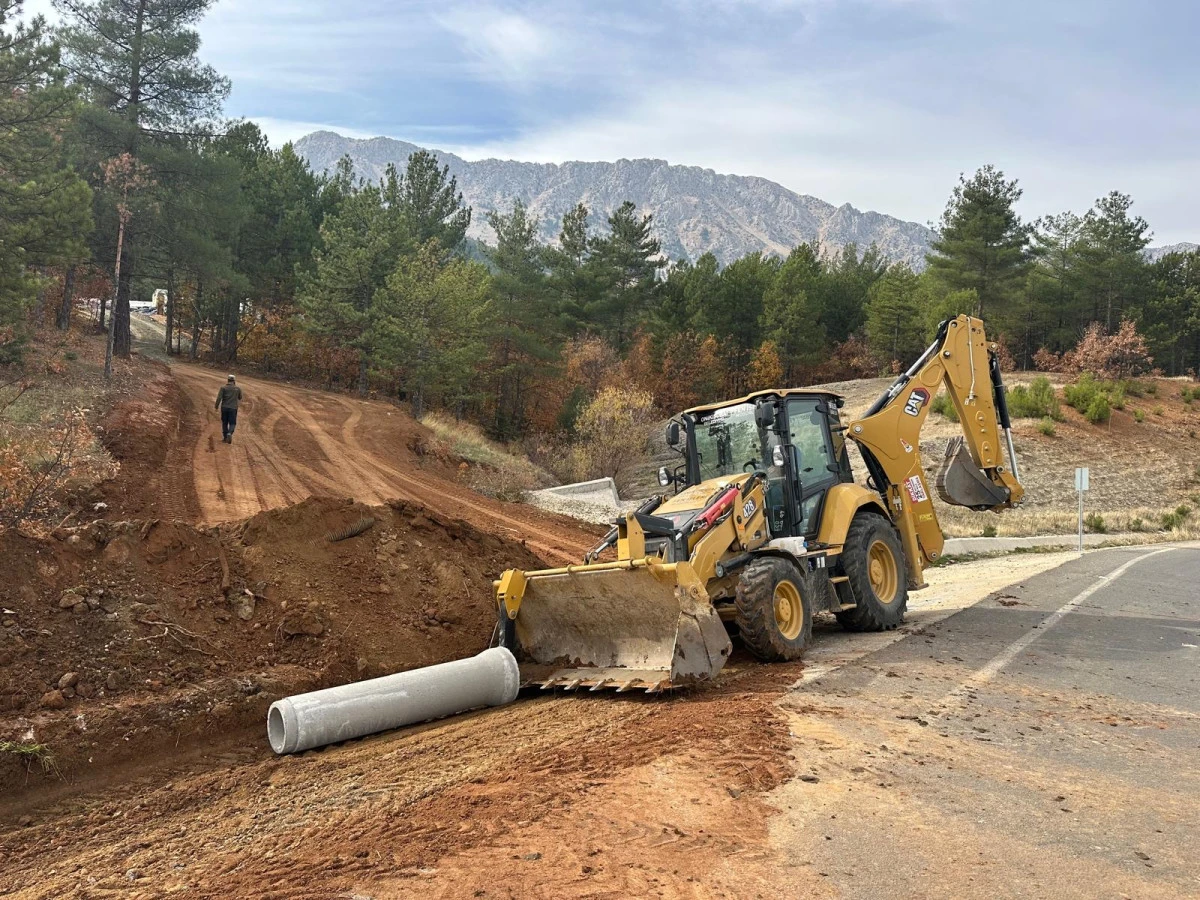 Onikişubat Belediyesi’nden 17 kırsal mahallede 26 farklı noktada yoğun hizmet mesaisi