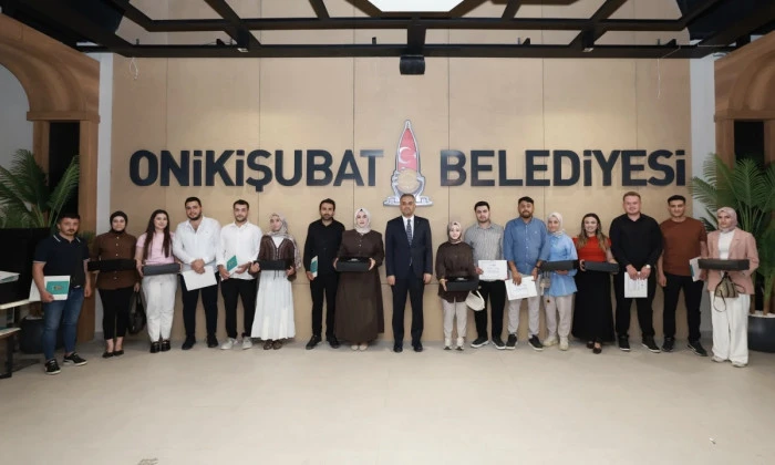 Onikişubat Belediyesi&rsquo;nin Evlilik Okulu&rsquo;nu tamamlayan ilk 50 &ccedil;ift sertifikalarını aldı