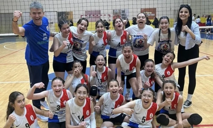 Onikişubat Belediyespor Midi Kız Voleybol Takımı T&uuml;rkiye Şampiyonası Yolunda