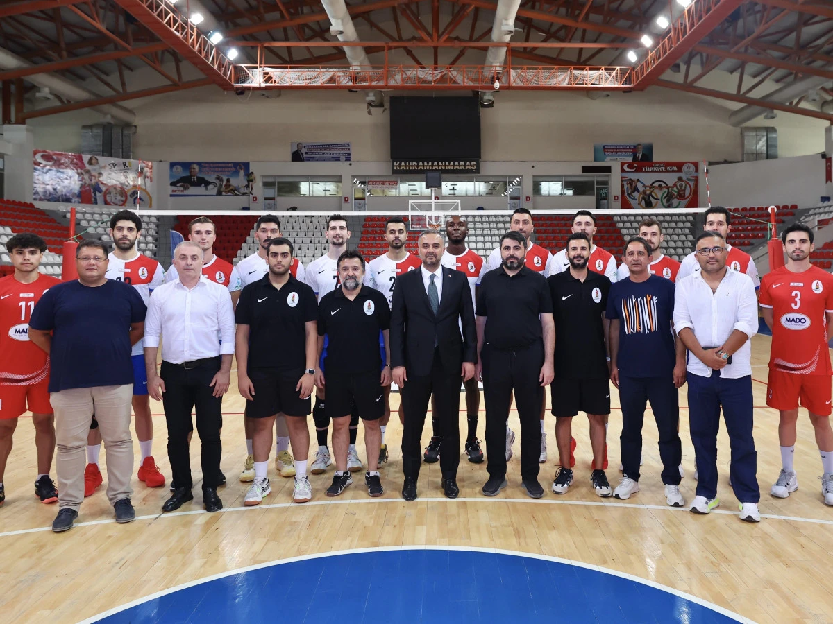Onikişubat Belediyespor Voleybol Takımı kendi sahasında ilk maçına çıkıyor