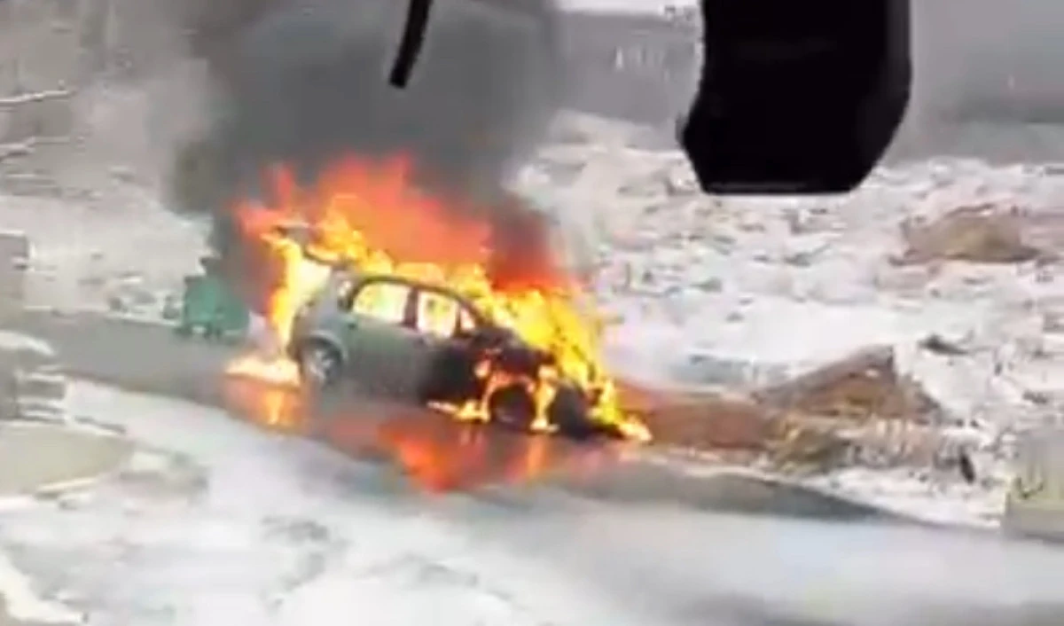 Onikişubat&rsquo;ta Ara&ccedil; Yangını: İtfaiyeden Zamanında M&uuml;dahale