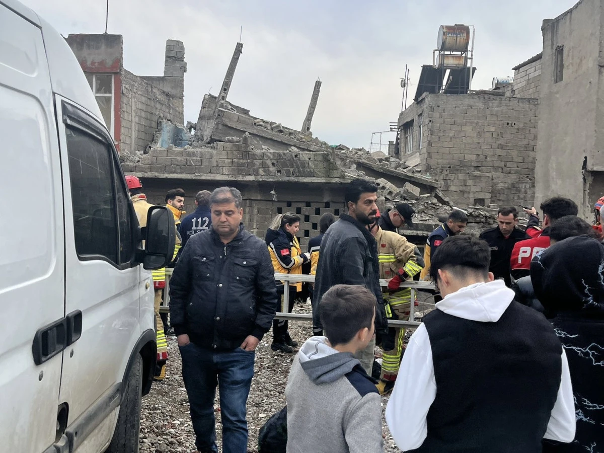 Onikişubat&rsquo;ta Bina G&ouml;&ccedil;t&uuml;: Yaralanan Olmadı