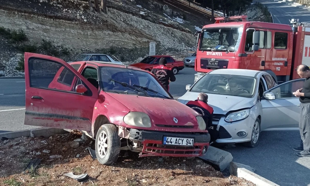 Onikişubat&rsquo;ta &Ccedil;ift Taraflı Trafik Kazası: 2 Yaralı