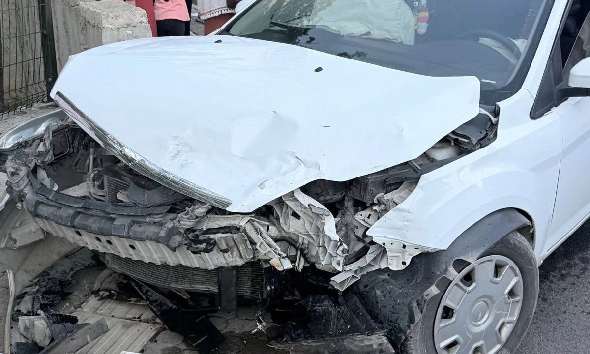 Onikişubat&rsquo;ta Trafik Kazası: Ara&ccedil;ta Sıkışan Yaralıyı İtfaiye Kurtardı