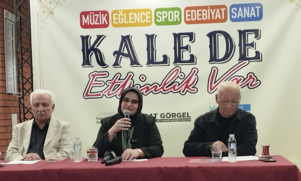 &Ouml;zturan ve Yener&rsquo;in Edeb&icirc; Mirasları Kahramanmaraş Kalesi&rsquo;nde Anıldı