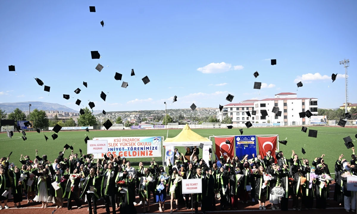 Pazarcık Meslek Y&uuml;ksekokulu'nda Mezuniyet Heyecanı
